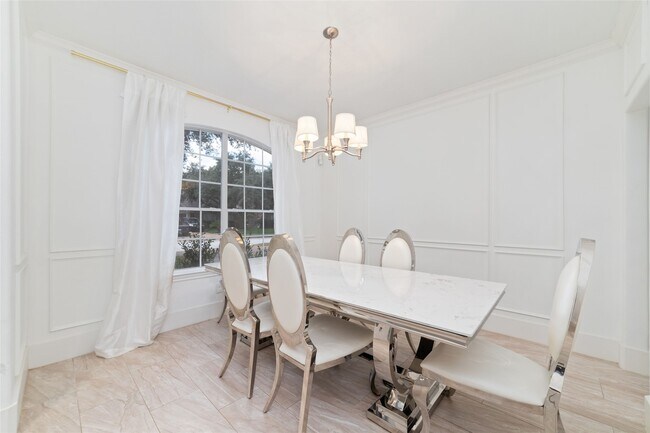 Building Photo - 5214 Bay Pines Dr