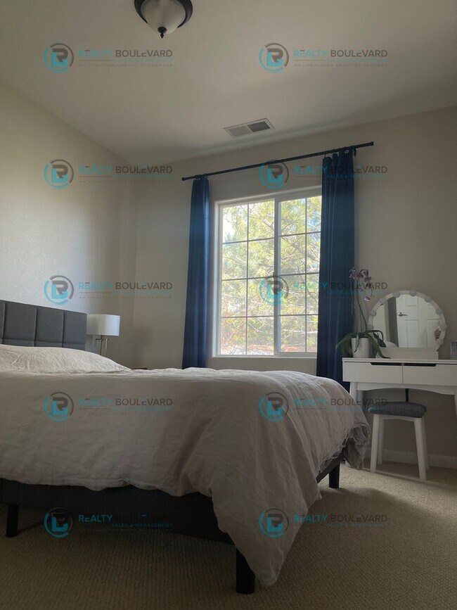 Building Photo - Beautiful 3 bedroom 2 bath house in Sommersett with access to Amenities-Including a clubhouse, re...