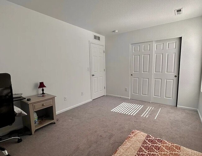 Building Photo - Senderos Creek 3bd paired home