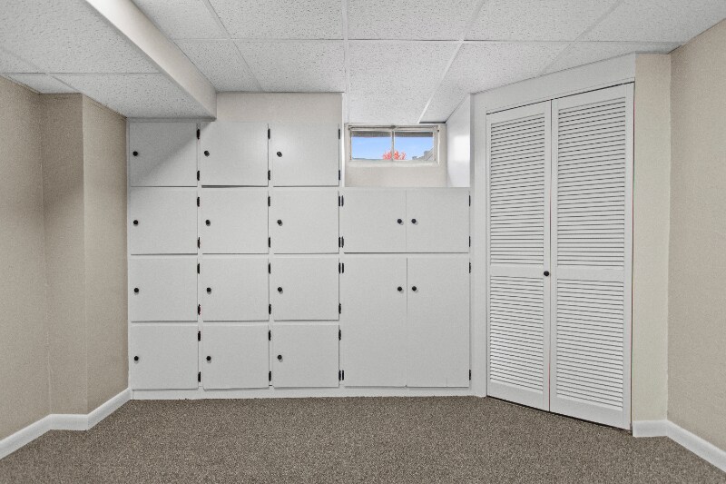 Building Photo - 504 W 1st St