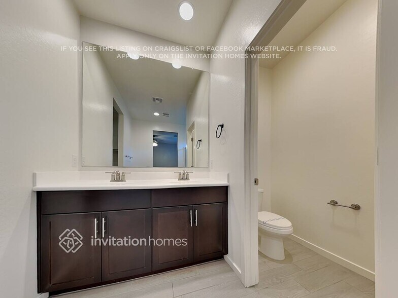 Building Photo - 4625 Greenleaf Dr