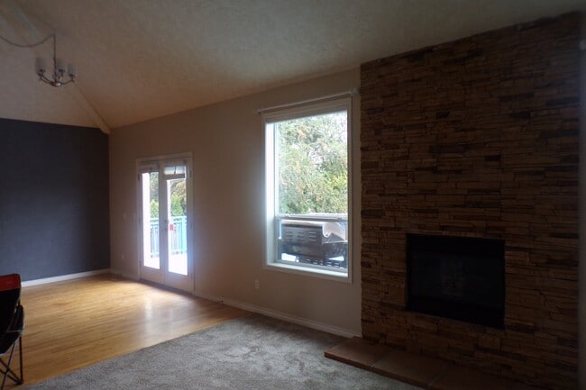 Building Photo - 15311 SE Bybee Dr