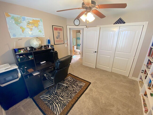 Building Photo - East El Paso Refrig A/C 4bed across from Park!