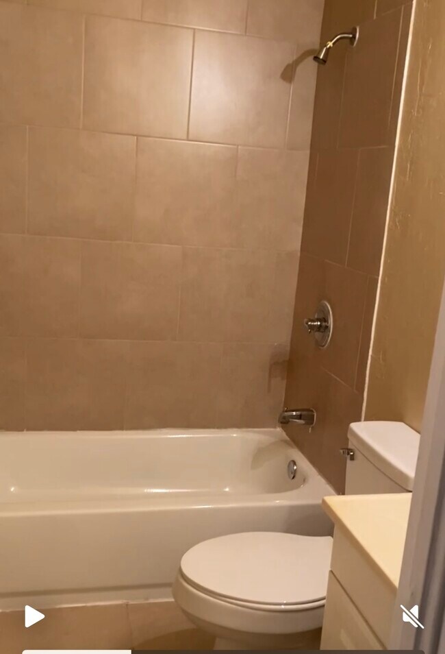 Building Photo - 12704 NE 40th St