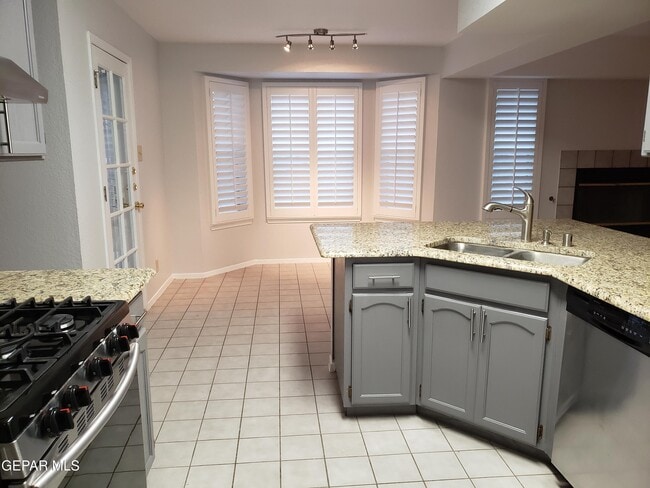 Building Photo - 4365 Loma De Oro Dr