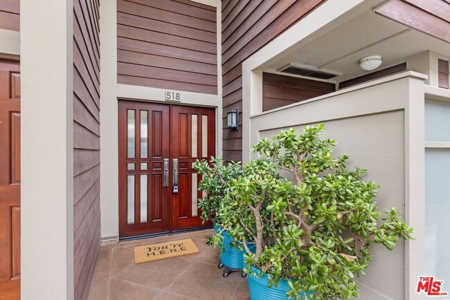 Building Photo - 3950 E Vía Dolce