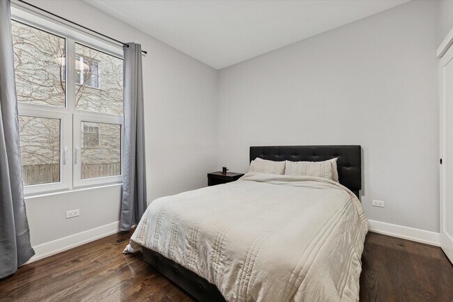 Building Photo - 4014 S Ellis Ave