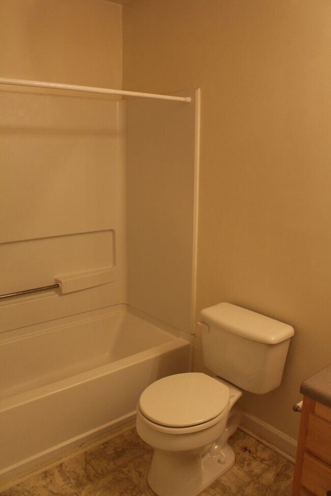 Building Photo - 611 Harts Cove Way