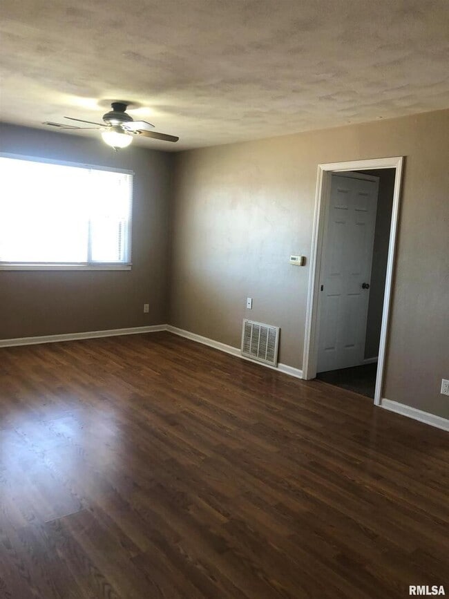 Building Photo - 1326 E 38th St