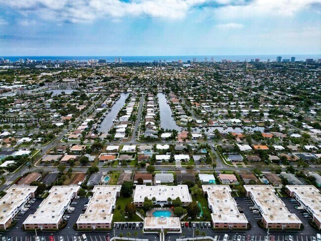 Building Photo - 400 S Cypress Rd