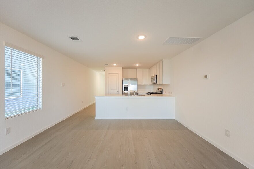 Building Photo - 1870 Musk Rose