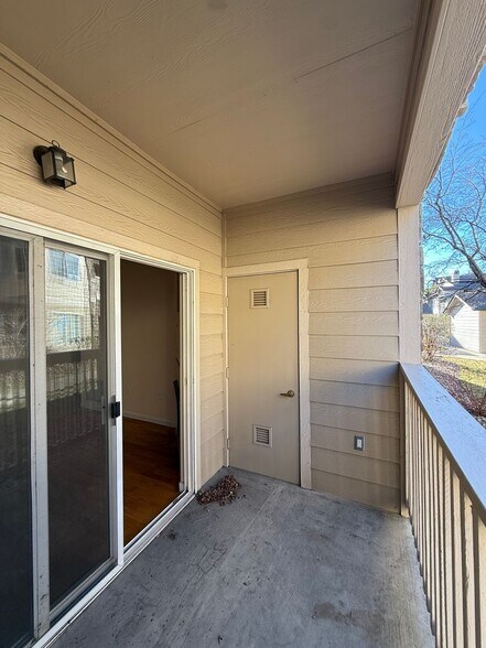 Building Photo - 9913 E Carolina Cir