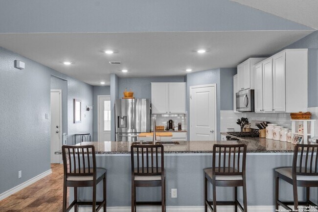 Building Photo - 511 Diamond Shls