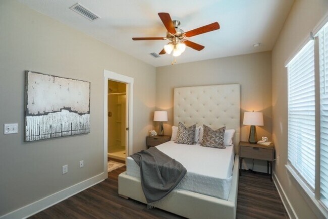 Building Photo - 346 N Sand Palm Rd