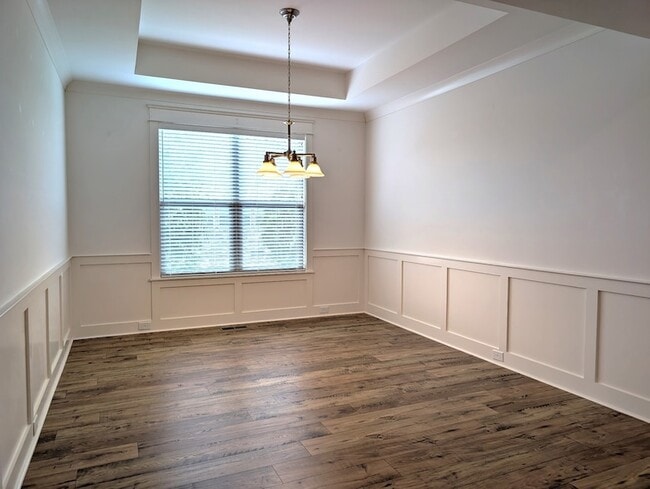 Building Photo - 2001 Largo Ct