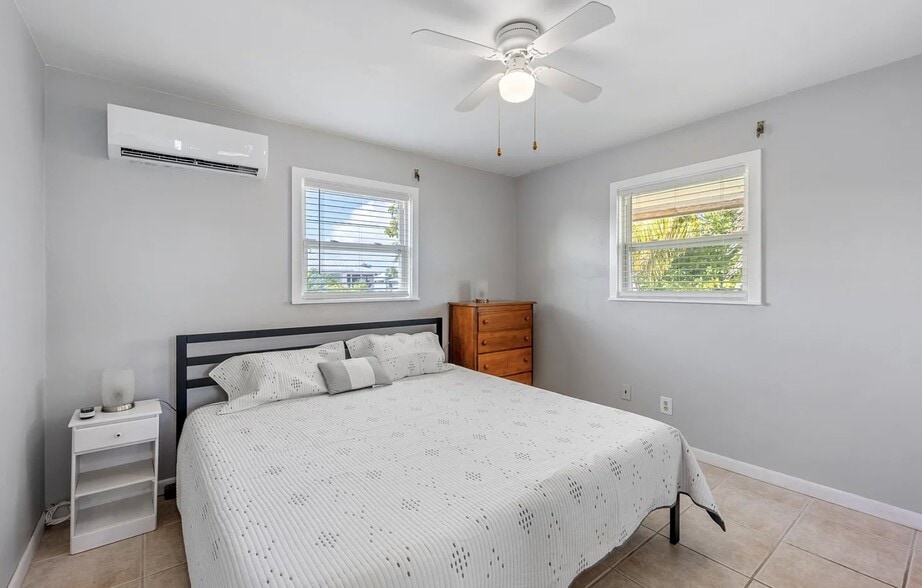 Building Photo - 757 La Fitte Rd