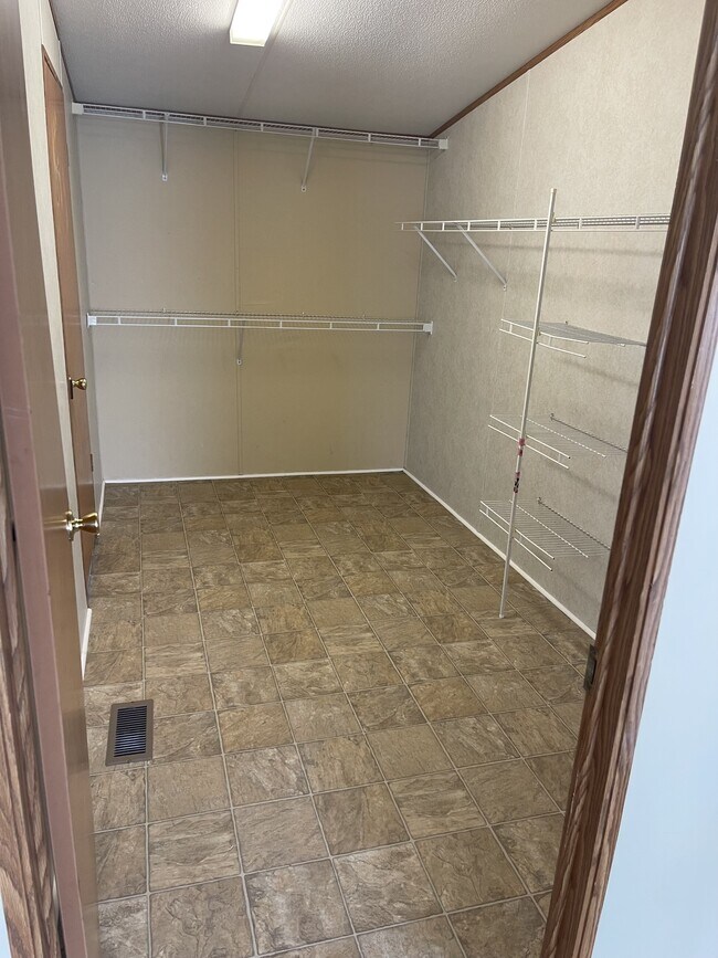 Building Photo - 824 Log Landing Rd