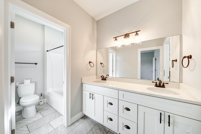 Building Photo - 742 Vista del Sol Ln