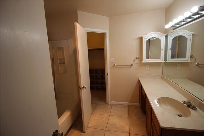 Building Photo - 5005 Cana Cove