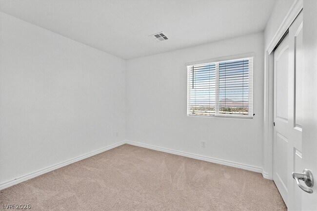 Building Photo - 352 Rosefinch St