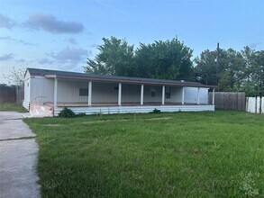 Building Photo - 11018 Pine Desert Ln