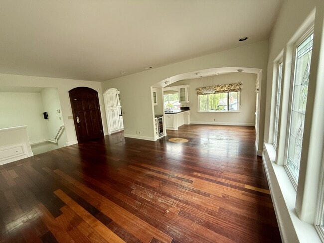 Building Photo - 143 Alamo Ave