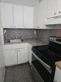 Building Photo - 250 SW 11th Ave