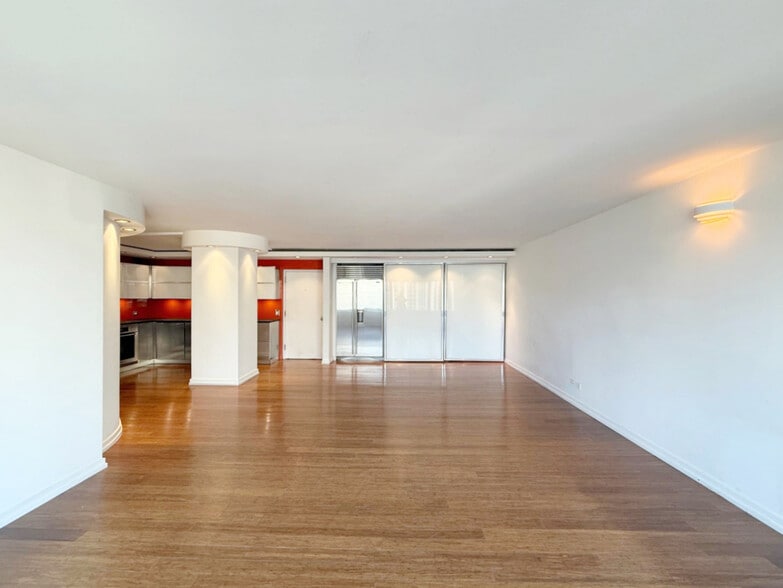 Building Photo - 211 E Ohio St