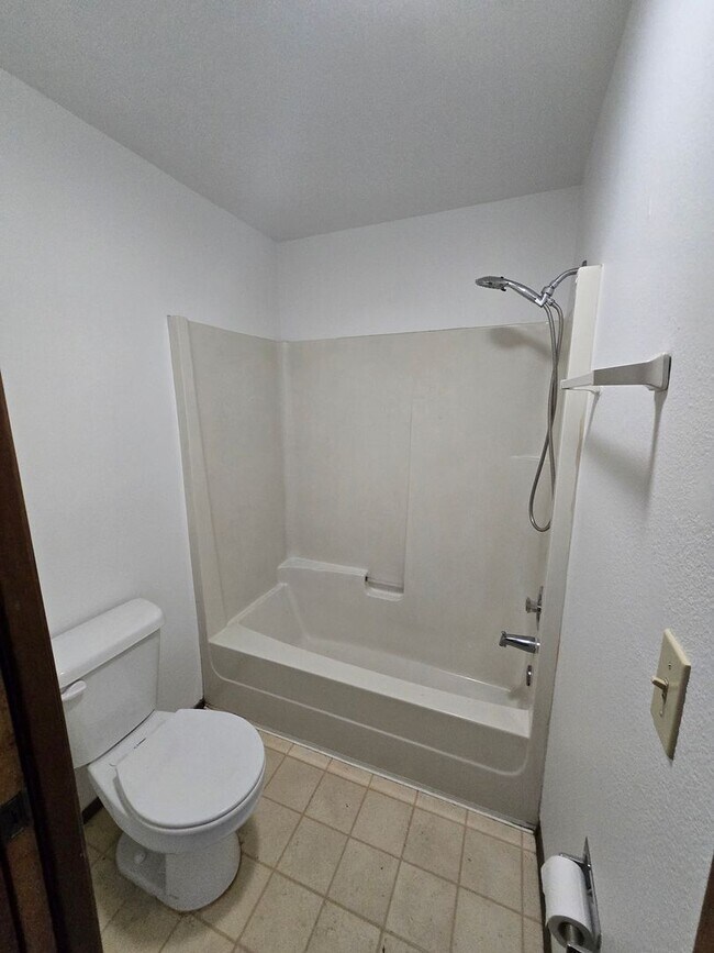 Building Photo - 1610 Lincoln St