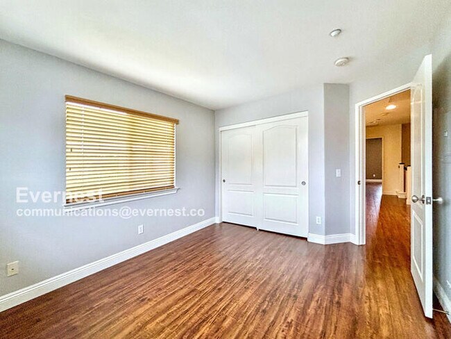 Building Photo - 10435 Whitcomb Way