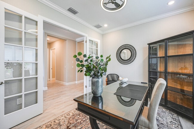 Building Photo - 15140 Pescara St