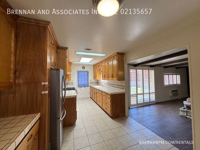 Building Photo - 9125 Heatherdale St
