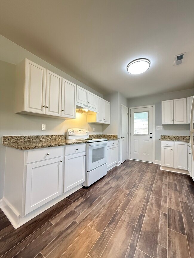 Building Photo - BIG House & BIG Fenced Yard. Plus Master Suite, Den, Shed, and More!