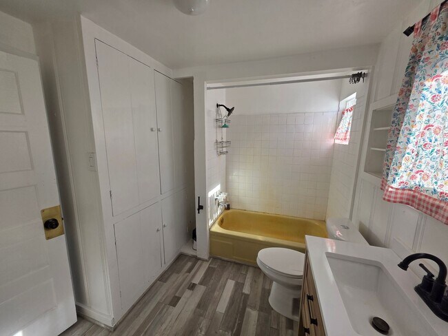 Building Photo - MOVE-IN SPECIAL!! Get 50% off your first m...