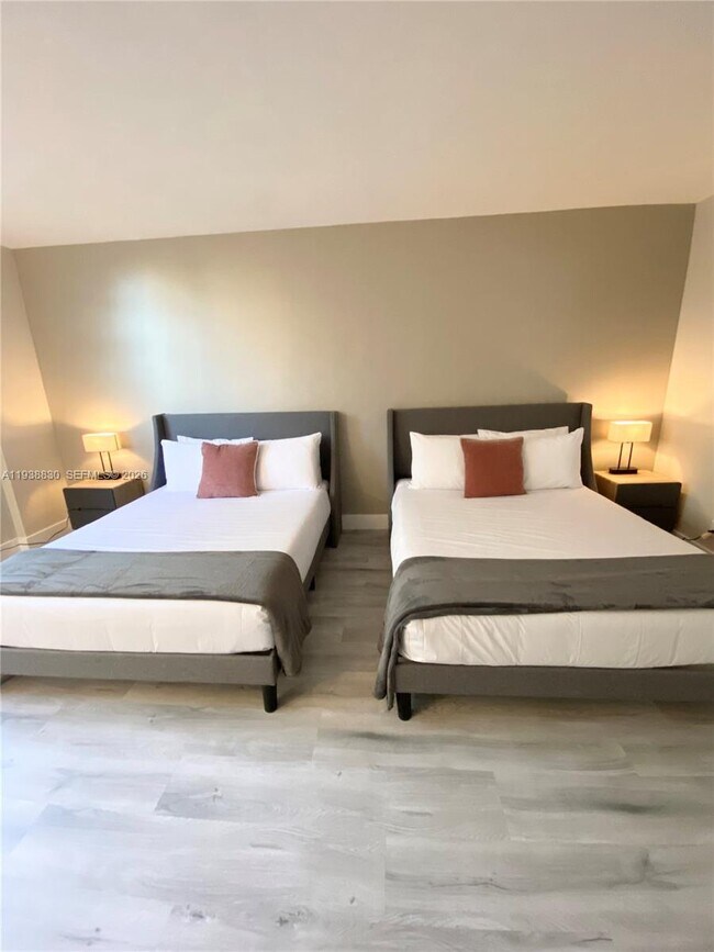 Building Photo - 4001 S Ocean Dr