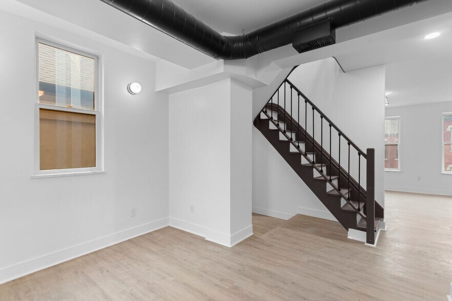 Breakfast Nook - 2035 Forbes Ave