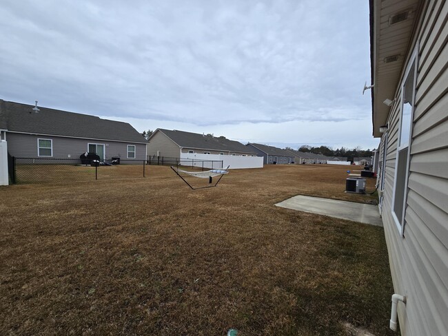 Building Photo - 437 Conifer St