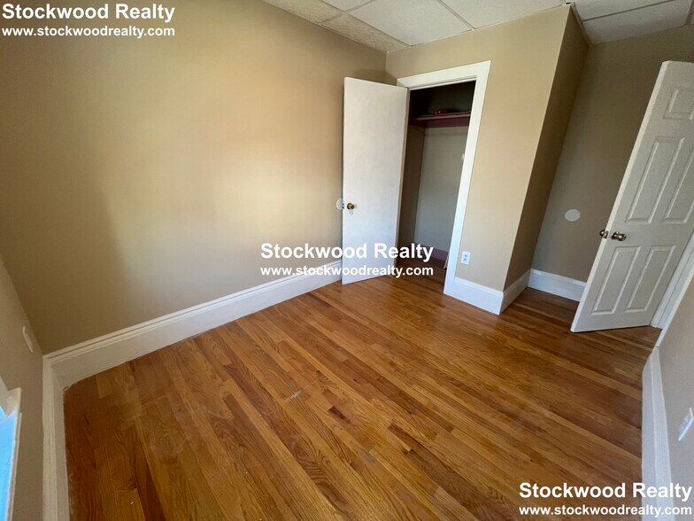 Building Photo - 933 Dorchester Ave