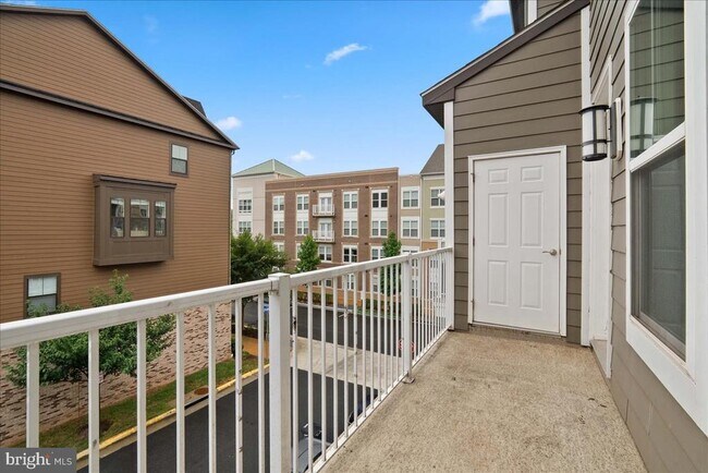 Building Photo - 45121 Kincora Dr