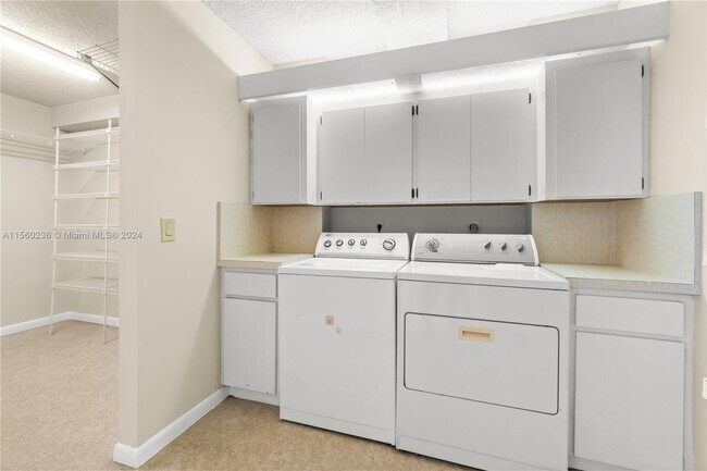 Building Photo - 3650 Whitehall Dr