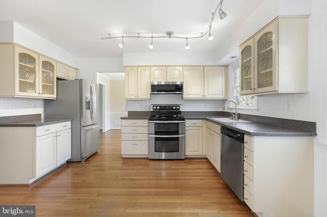 Building Photo - 7329 Fleetwood Ct