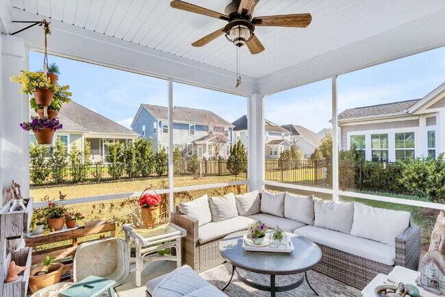 Building Photo - Gigantic Gorgeous Home in Pooler!