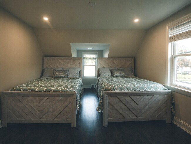 Building Photo - 274 Berteau Ave