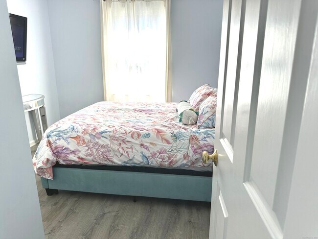 Building Photo - 2149 Fairfield Beach Rd