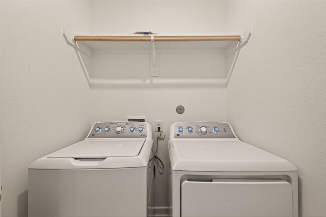 Building Photo - 21926 Sam Raburn Dr