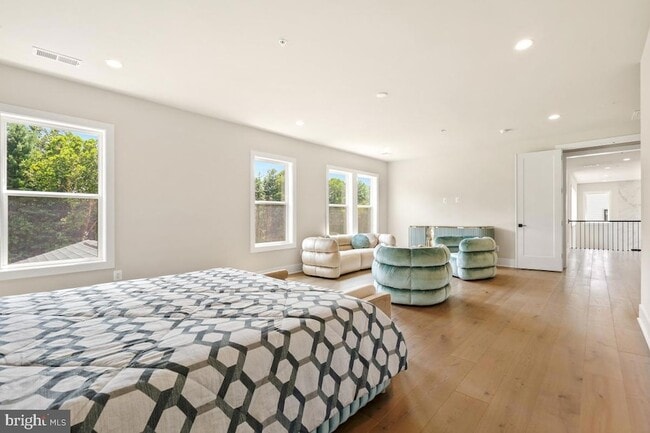 Building Photo - 12321 Potomac Hunt Rd