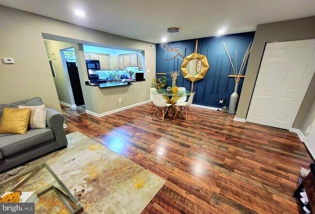 Building Photo - 10109 Prince Pl