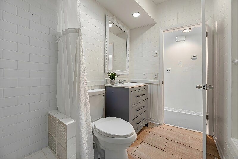 Building Photo - 1815 Apache Trail