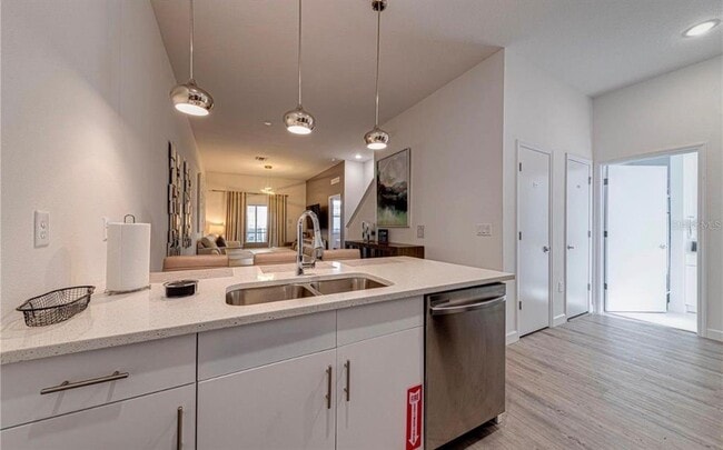 Building Photo - 400 Famagusta Dr