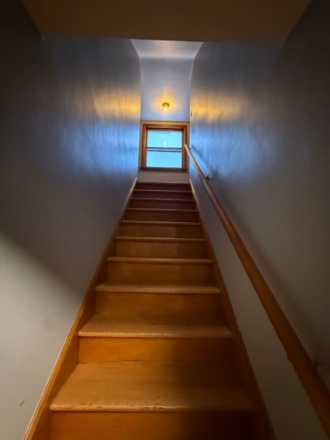 Building Photo - 1720 S 59th St